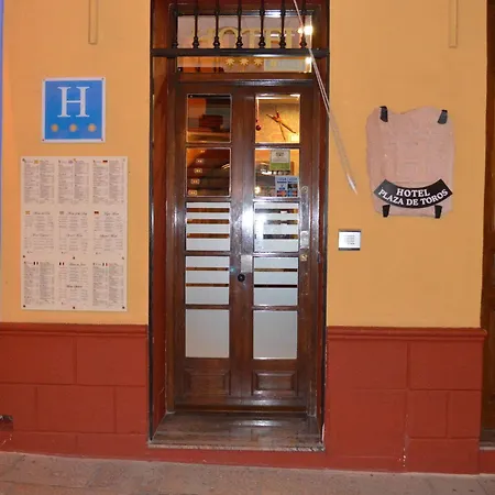 Plaza De Toros Hotel 3*
