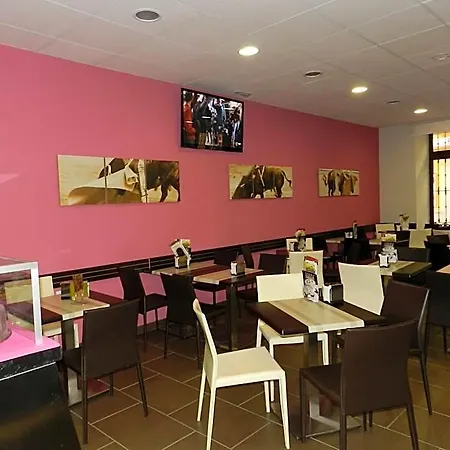 斗牛场酒店 酒店